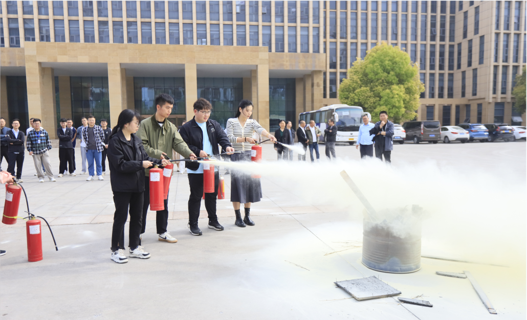增強消防意識，筑牢安全底線丨花花牛乳業(yè)集團組織消防應(yīng)急演練
