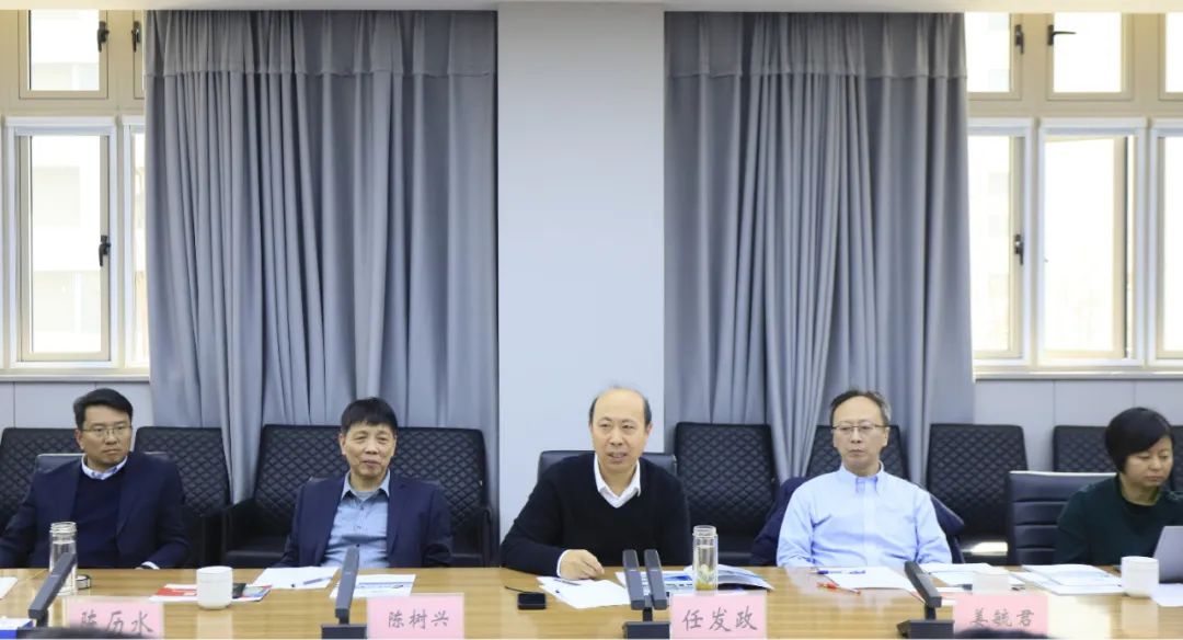 花花牛乳業(yè)集團黨委書記、董事長唐洪峰一行赴中原食品實驗室同中國工程院院士、中原食品實驗室主任任發(fā)政座談交流