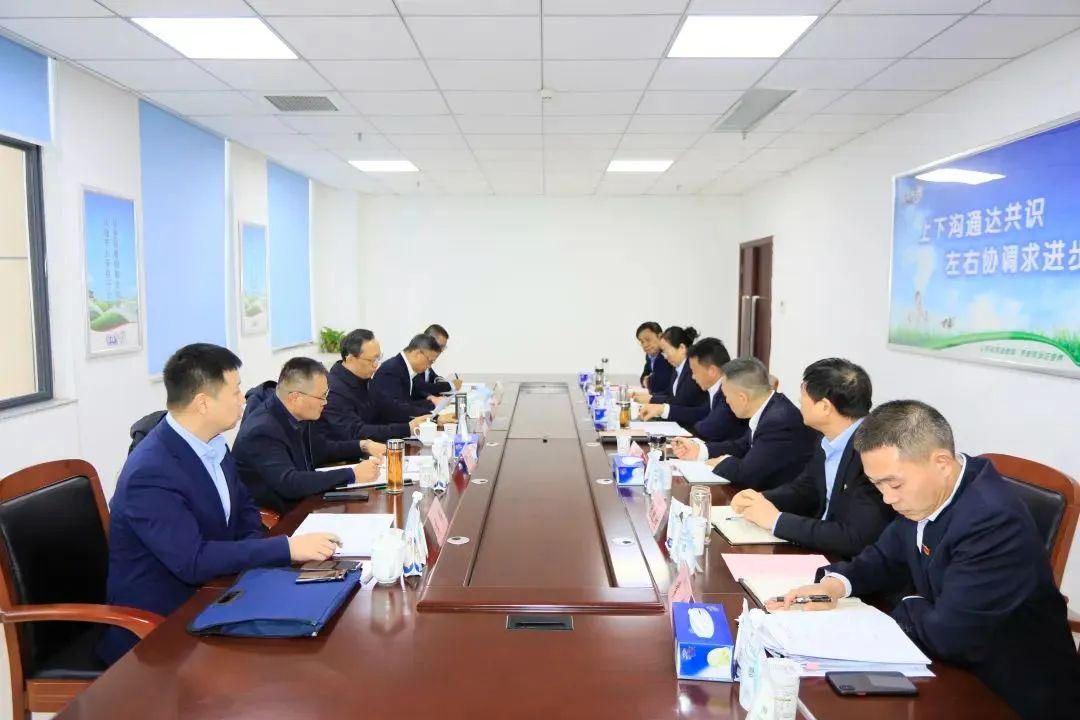 省政府國(guó)資委黨委書記、主任李濤一行到花花牛乳業(yè)集團(tuán)調(diào)研