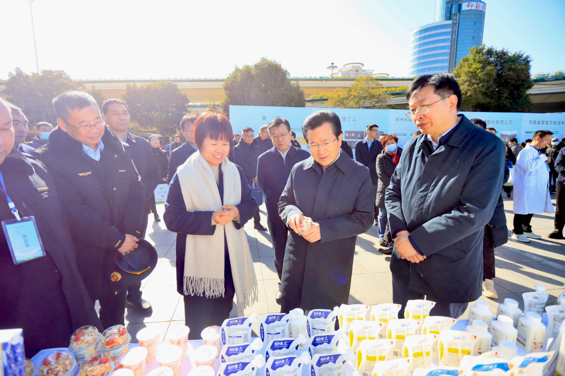 花花牛丨落實食品生產(chǎn)加工企業(yè)質(zhì)量安全主體責(zé)任，助力人民群眾生活更美好——2023年河南省暨鄭州食品安全宣傳周啟動儀式隆重舉行