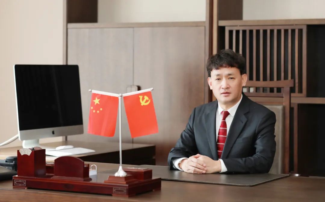 雙雙獲獎 喜事連連｜ 花花牛乳業(yè)集團榮獲“河南省知名品牌”獎，董事長關(guān)曉彥榮膺“2022年度品牌人物”