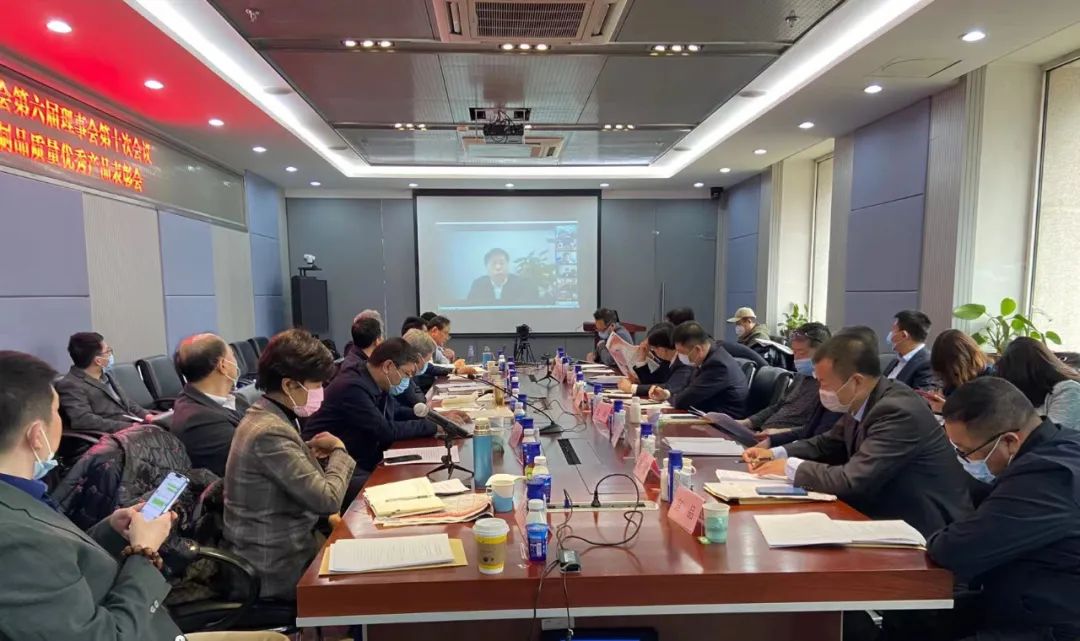 榮膺乳業(yè)三大金獎，花花牛以產(chǎn)業(yè)融合發(fā)展推進奶業(yè)高質(zhì)量發(fā)展