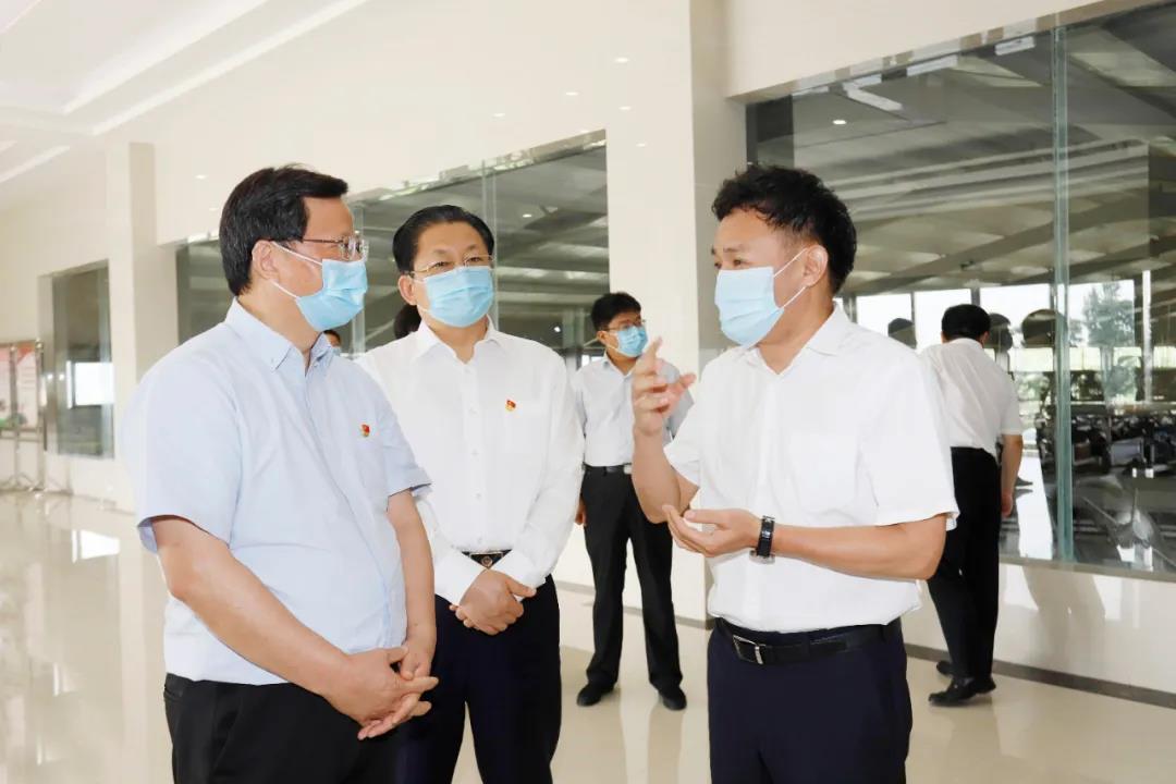 快訊 | 河南省委常委、省紀(jì)委書記、省監(jiān)委主任任正曉蒞臨花花牛乳業(yè)集團新蔡瑞亞牧場調(diào)研