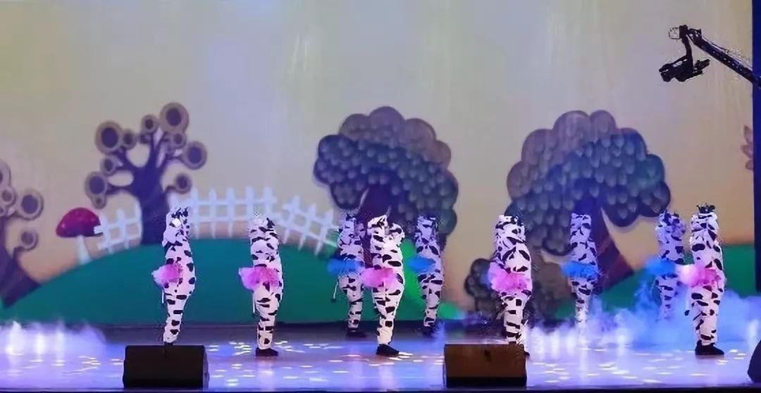 “贏在2019”，花花牛乳業(yè)集團(tuán)2019年新春晚會(huì)盛大開幕