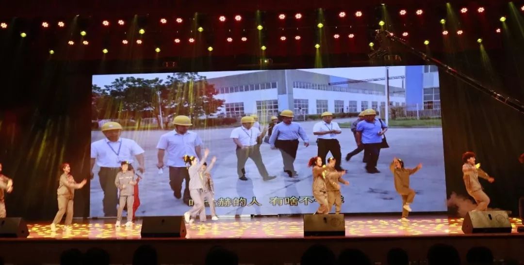 “贏在2019”，花花牛乳業(yè)集團(tuán)2019年新春晚會(huì)盛大開幕