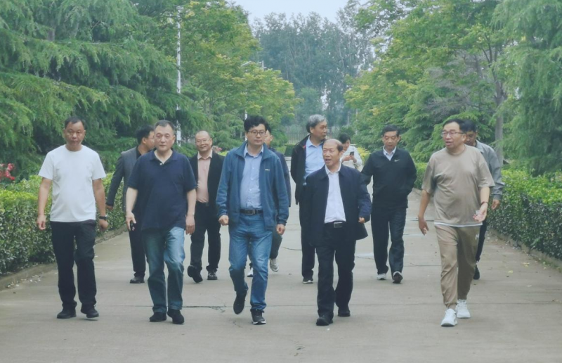 花花牛丨河南農(nóng)業(yè)大學黨委副書記、校長介曉磊一行蒞臨花花牛河南瑞亞參觀調(diào)研