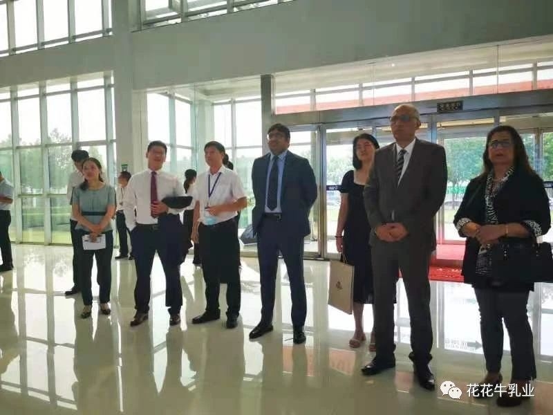 巴基斯坦駐華大使莫因·哈克 蒞臨花花牛乳業(yè)集團(tuán)參觀訪問(wèn)